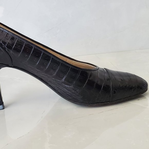 Vintage Chanel Black Crocodile Pumps Size 8 - Picture 5 of 9